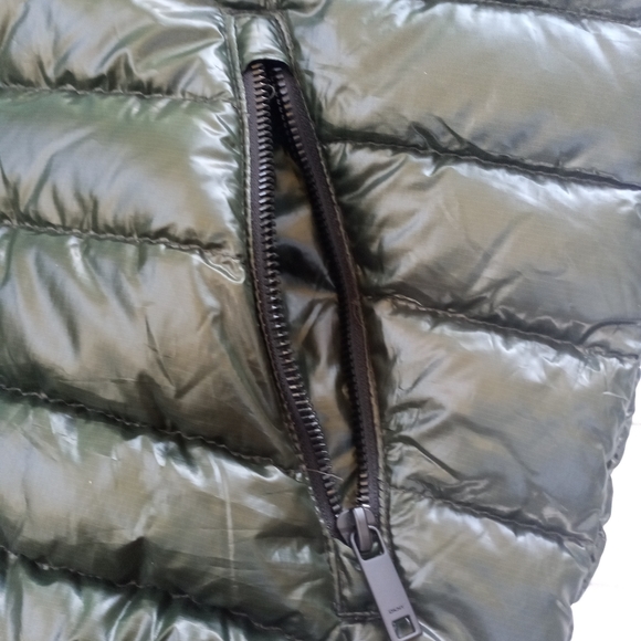 NWT DKNY Men’s Hooded Vest Jacket Puffer Sleeveless Size Small Green. - Picture 8 of 13
